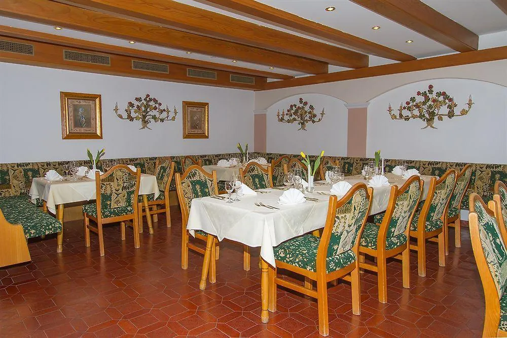 Hotel Huberhof Инсбрук 3*,